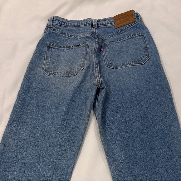 Levi's Premium Ribcage Jeans - Picture 4 of 9